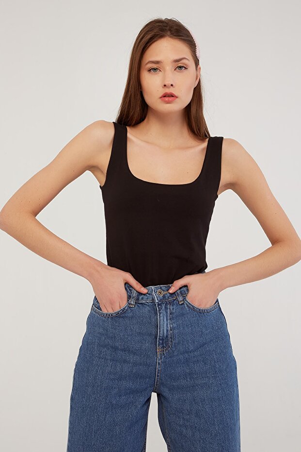 Women's Black Thick Strap Square Collar Undershirt 0063