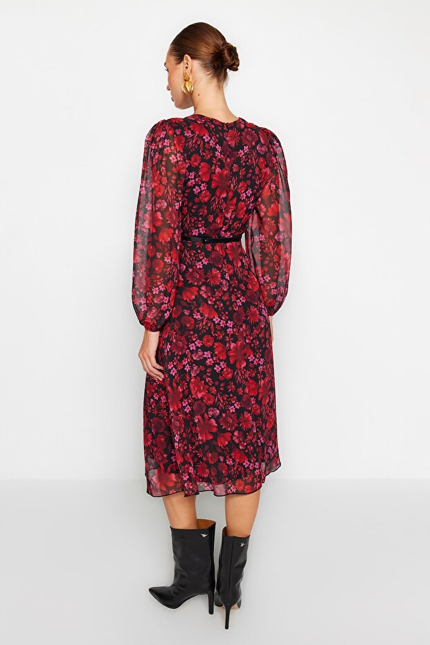 Burgunderrotes, gewebtes Midi-Kleid aus Chiffon mit Gürtel, A-Linie, zweireihigem Ausschnitt und Boho-Muster TWOAW24EL00660 - 6