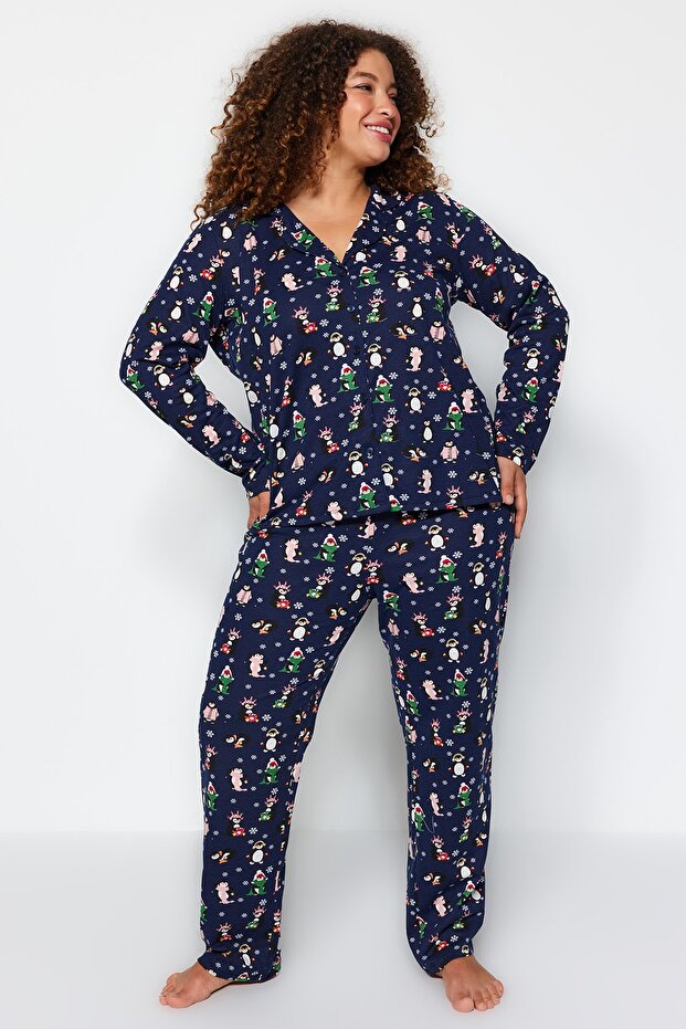Lacivert Gömlek Yaka Yılbaşı Temalı Örme Pijama Takımı TBBAW24AI00002 - 2