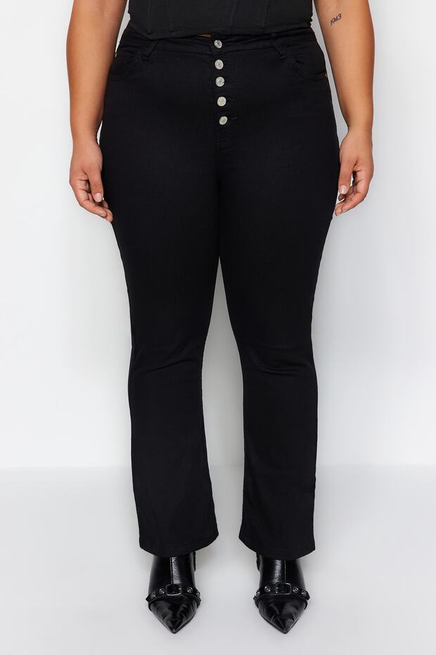 Solmayan Siyah Önden Düğmeli İspanyol Paça Yüksek Bel Büyük Beden Jeans TBBAW24CJ00001 - 5