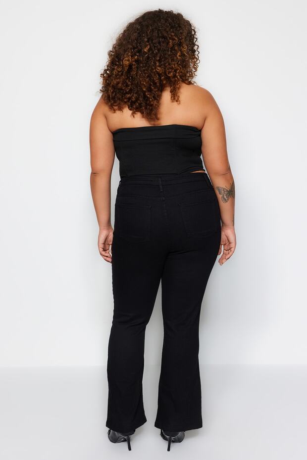 Solmayan Siyah Önden Düğmeli İspanyol Paça Yüksek Bel Büyük Beden Jeans TBBAW24CJ00001 - 6