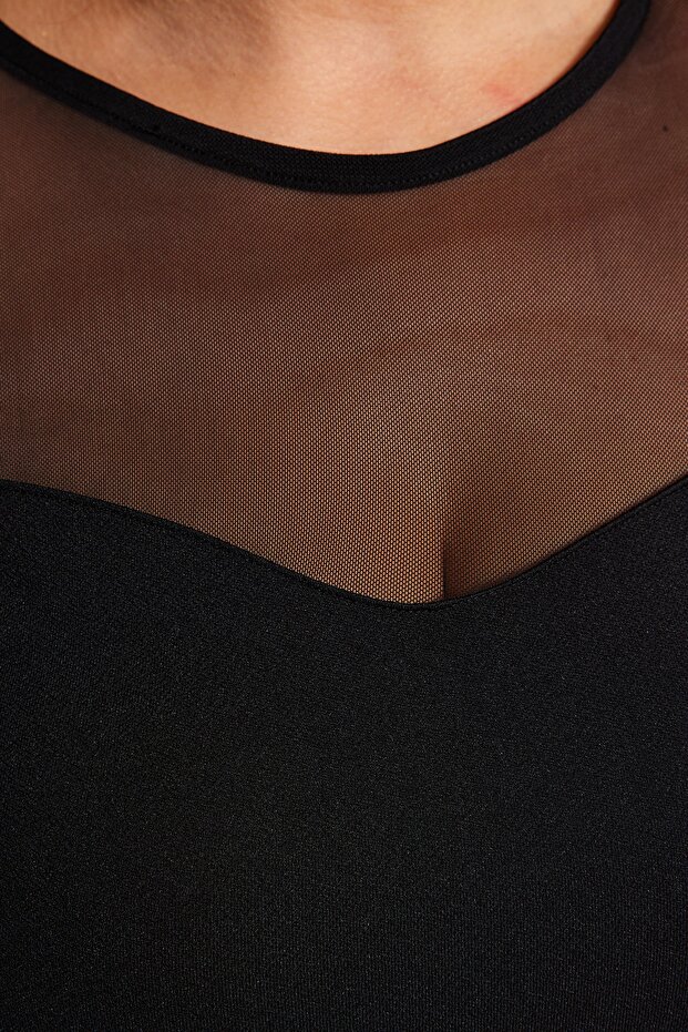 Yılbaşı Siyah Kalp Yaka Tül Detaylı Örme Bluz TBBAW24AF00015 - 4