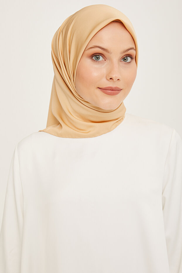 وشاح رياضي من نسيج التويل (TIVIL) كريمي عادي