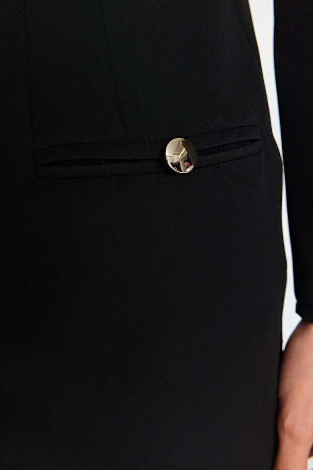 Szczegółowo tkana sukienka z czarnym kołnierzykiem TWOAW24EL00298 - 5