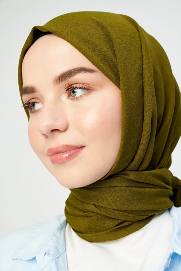 شال من القطن باللون الكاكي