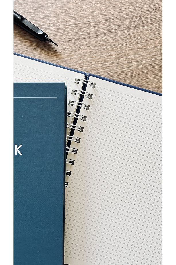 Sert Mukavva Kapaklı Spiralli 80 Yaprak Kareli A5 Defter (Banana Milk Kapak Rengi) - 5