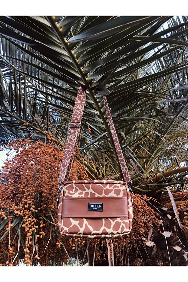 Giraffe Patterned Shoulder Bag/portfolio - 5