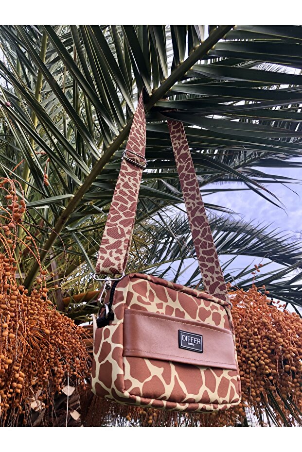Giraffe Patterned Shoulder Bag/portfolio - 6