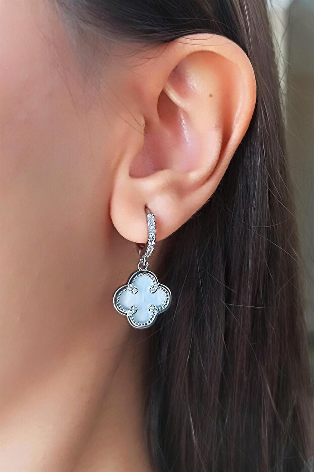 Women's Vip Series Zircon Stone Pearlescent Clover Model Clip-on Set of 2 Earrings