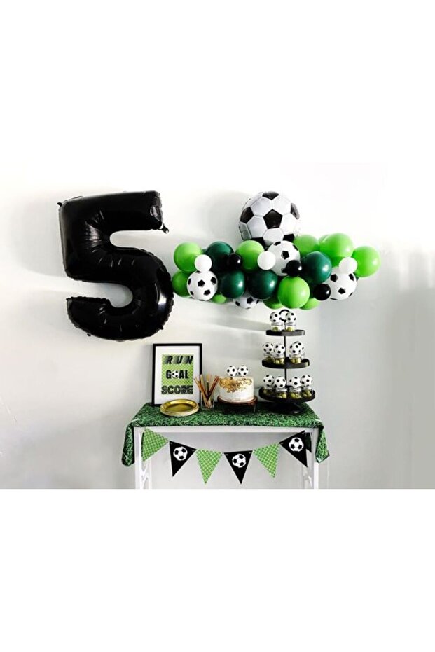 AGE 5 THEMED FOOTBALL CONCEPT BALLOON SET