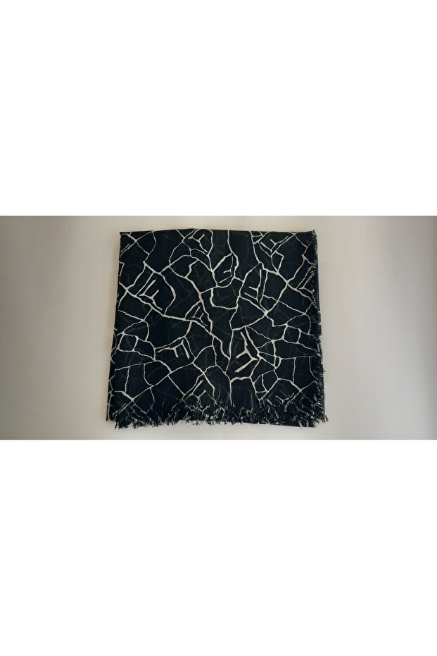 وشاح مخطط منقوش باللونين الأبيض والأسود 95x95 سم