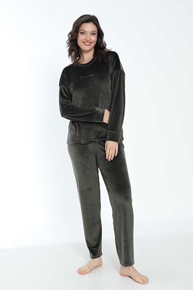 Women's Winter Dreamer Written Soft Velvet Pajama Set
