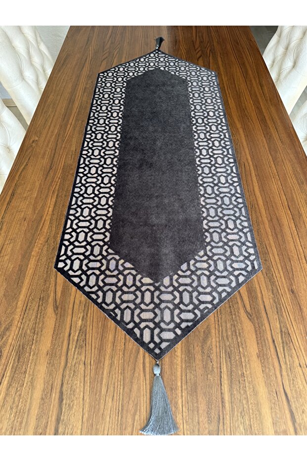 Trendy Model Smoked Color Velvet Fabric with White Tulle Underneath Table Cloth Runner