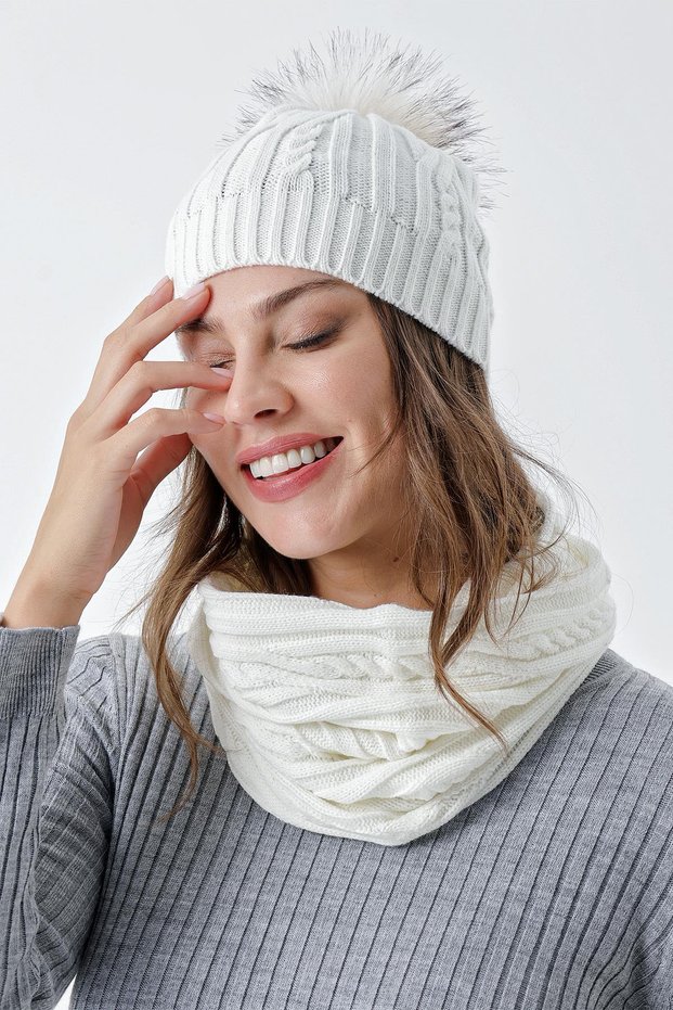 Women's Hair Knitted Beret and Neck Collar Set Ecru 24W131