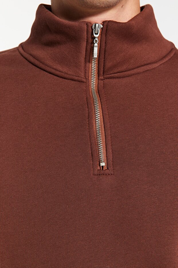 Kahverengi Regular/Normal Kesim Dik Yaka Fermuarlı Pamuklu Basic İçi Polar Sweatshirt TMNAW24SW00041 - 3