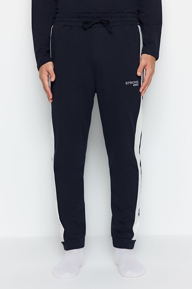 Lacivert Regular Kesim Nakışlı Şerit Detaylı Örme Pijama Takımı TMNAW24PT00030 - 2