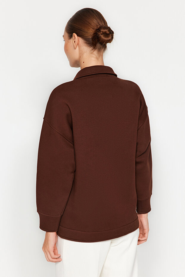 Kahverengi Oversize/Geniş Kalıp Cepli ve Düğmeli Polo Yaka İçi Polarlı Örme Ceket TWOAW24CE00000 - 5