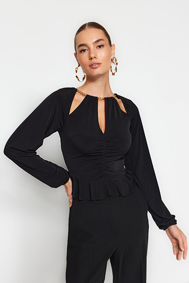 Siyah Pencere/Cut Out Detaylı Aksesuarlı Örme Bluz TPRAW24BZ00053 - 4
