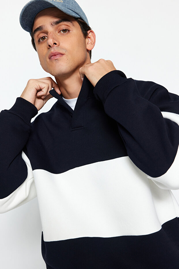 Lacivert Oversize/Geniş Kesim Dik Yaka Renk Bloklu İçi Polar/Sıcak Tutan Sweatshirt TMNAW24SW00160 - 2