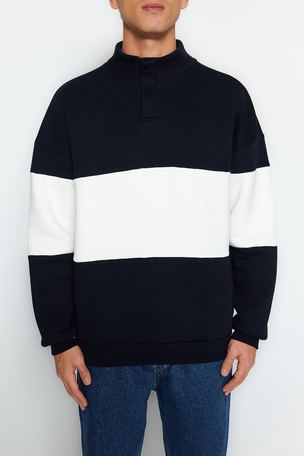 Lacivert Oversize/Geniş Kesim Dik Yaka Renk Bloklu İçi Polar/Sıcak Tutan Sweatshirt TMNAW24SW00160 - 3