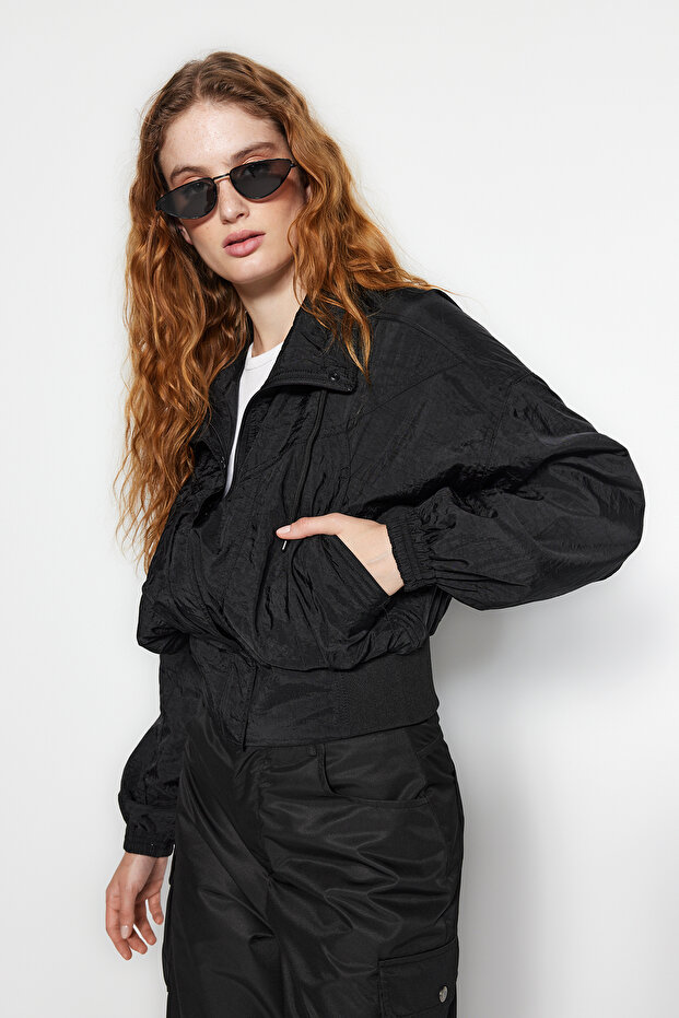 Siyah Oversize Su İtici Yağmurluk İnce Mont TWOAW24MO00303 - 1