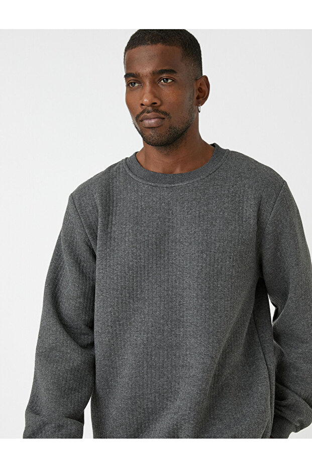 Basic Textured Sweatshirt Crew Neck - 1
