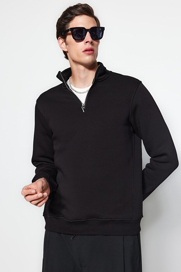 Siyah Regular/Normal Kesim Dik Yaka Fermuarlı Pamuklu Basic İçi Polarlı Sweatshirt TMNAW24SW00041 - 1