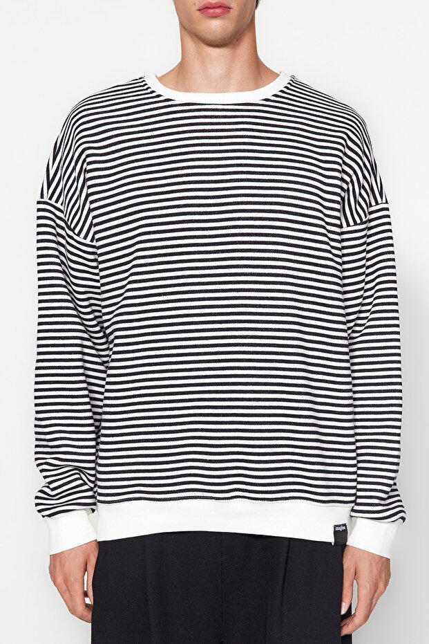 Siyah Oversize/Geniş Kesim Çizgili İçi Polar/Sıcak Tutan Sweatshirt TMNAW24SW00065 - 3