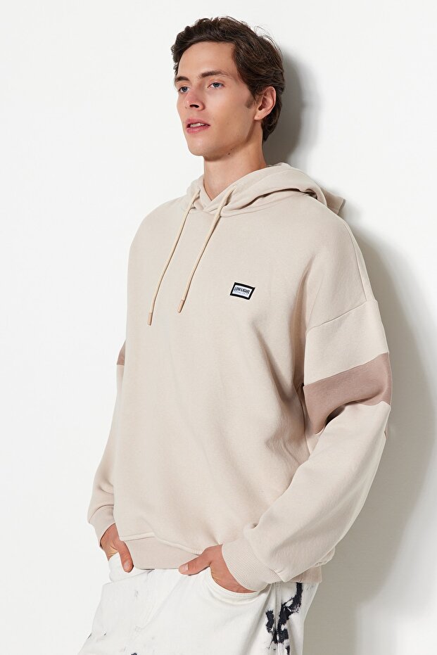 Bej Oversize/Geniş Kesim Etiket Detaylı Renk Bloklu İçi Polar/Sıcak Tutan Sweatshirt TMNAW24SW00128 - 3