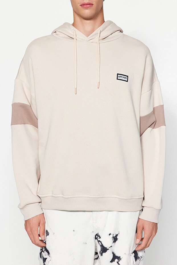 Bej Oversize/Geniş Kesim Etiket Detaylı Renk Bloklu İçi Polar/Sıcak Tutan Sweatshirt TMNAW24SW00128 - 4