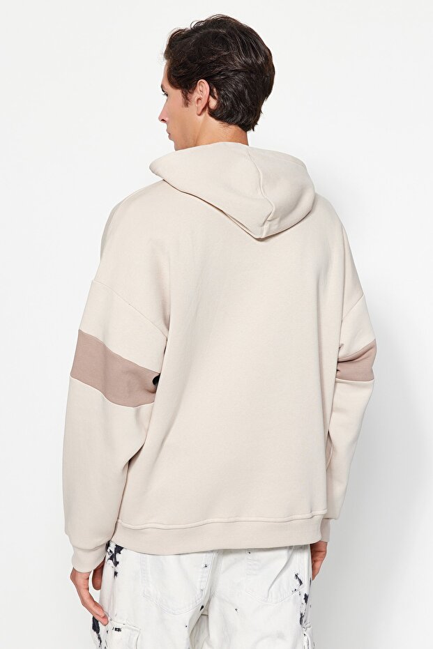 Bej Oversize/Geniş Kesim Etiket Detaylı Renk Bloklu İçi Polar/Sıcak Tutan Sweatshirt TMNAW24SW00128 - 7