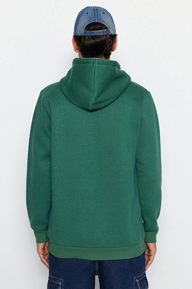 Yeşil Regular/Normal Kesim Kapüşonlu İçi Polar/Sıcak Tutan Pamuk Sweatshirt TMNAW24SW00121 - 5