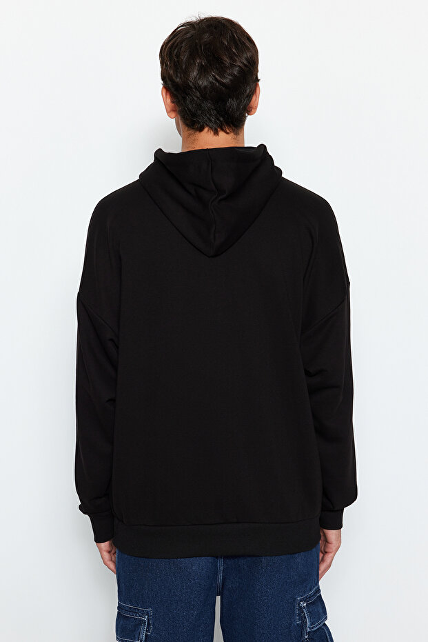 Siyah Oversize/Geniş Kesim Yazı Nakışlı Kapüşonlu Sweatshirt TMNAW24SW00230 - 5