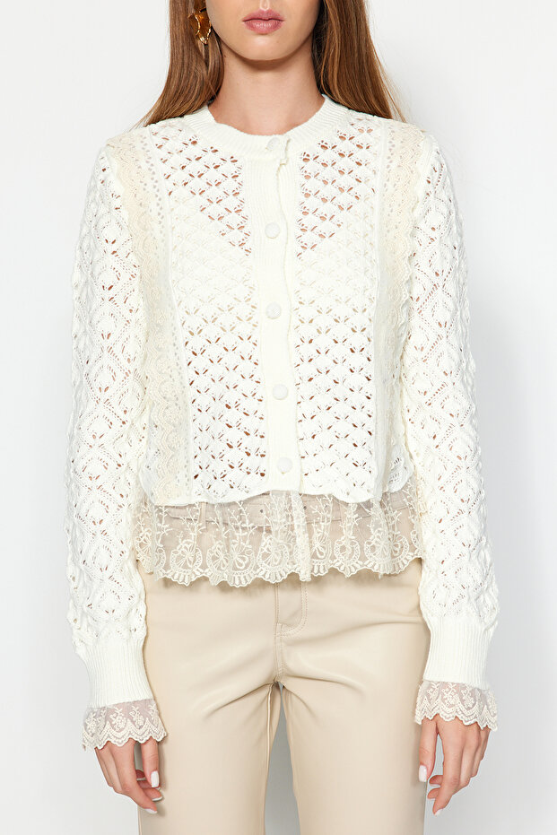 Ekru Crop Dantel Garnili Ajurlu/Delikli Triko Hırka TWOAW24KZ01059 - 4