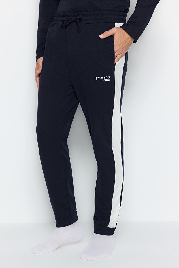 Lacivert Regular Kesim Nakışlı Şerit Detaylı Örme Pijama Takımı TMNAW24PT00030 - 5