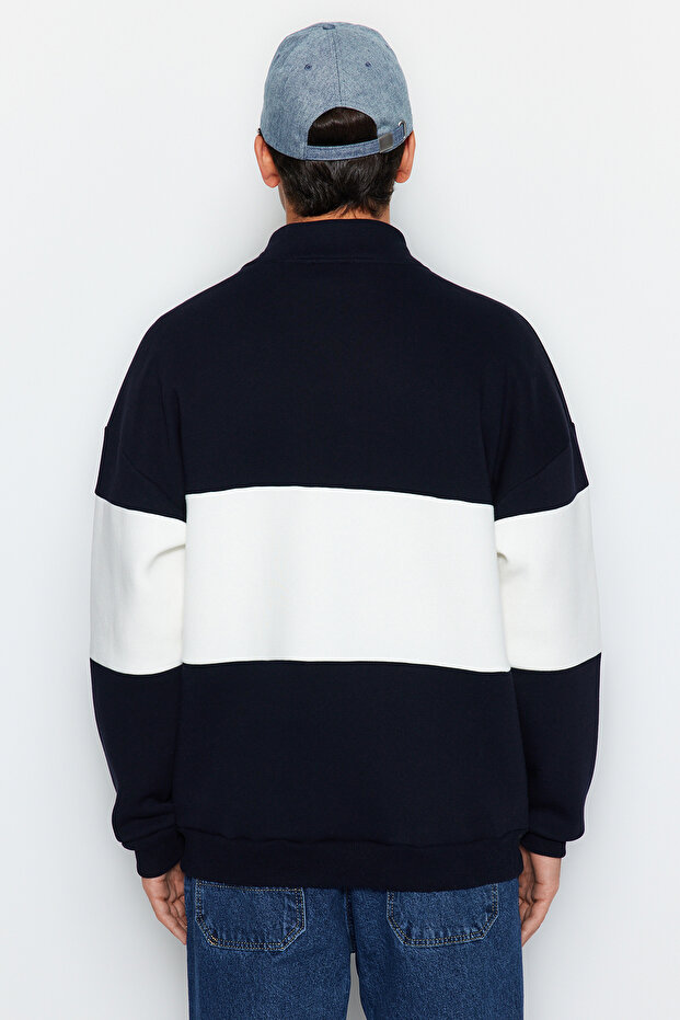 Lacivert Oversize/Geniş Kesim Dik Yaka Renk Bloklu İçi Polar/Sıcak Tutan Sweatshirt TMNAW24SW00160 - 4
