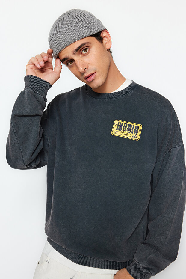 Antrasit %100 Pamuk Oversize/Geniş Kesim Eskitme/Soluk Efektli Şardonsuz Sweatshirt TMNAW24SW00080