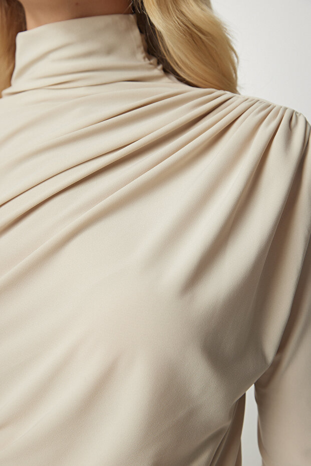 Női krémszínű magas gallérú blúz FF00135 - 3