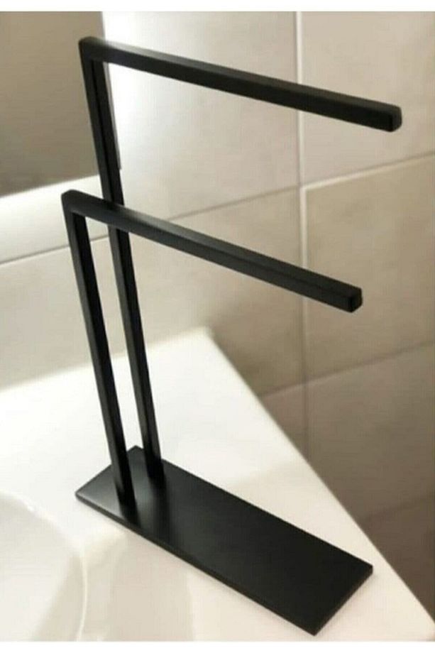 Siyah Ferforje Döküm Malzeme Sağlam Devrilmez Hilton Üstü Havluluk - 1