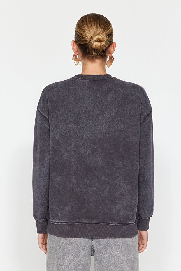 Antrasit Eskitme/Soluk Efektli Kalın İçi Polarlı İnci Detaylı Regular Örme Sweatshirt TWOAW24SW00152 - 6