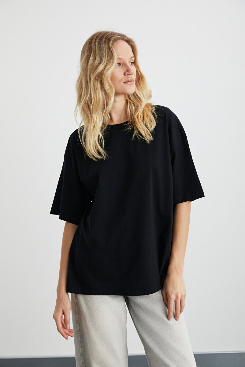 GRIMELANGE Lagertha Kadın %100 Organik Pamuklu Kalın Dokulu Oversize Fit Yuvarlak Yakalı Siyah T-shirt