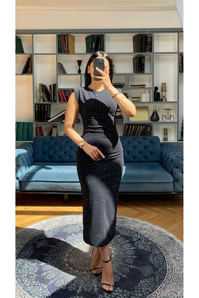 Sıfır Kol Vatkalı Taşlı Krep Elbise