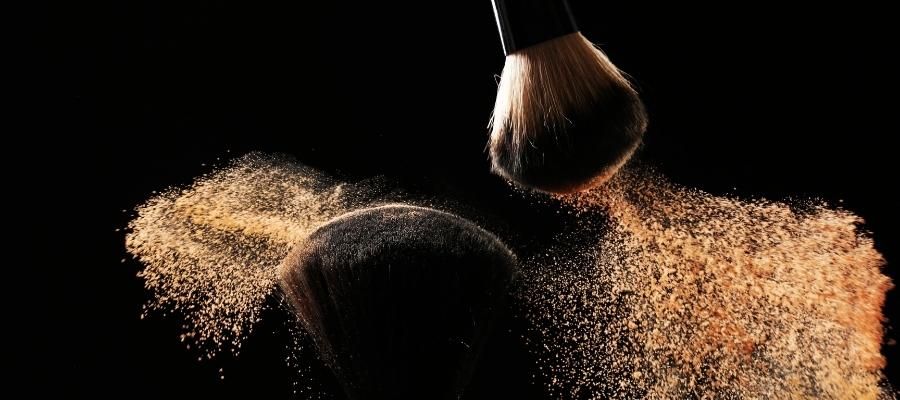 Sağlıklı Makyaj için Allık Fırçası Nasıl Temizlenir?