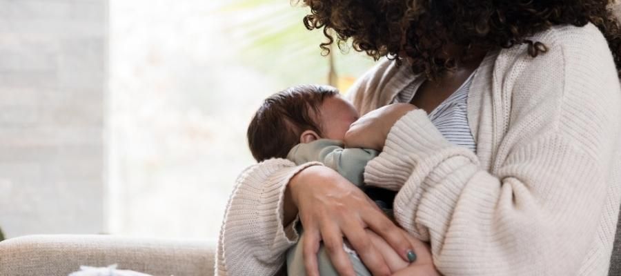 Anne Sütüyle Gelen Bağ: Bebek Emzirirken Nelere Dikkat Edilmeli?