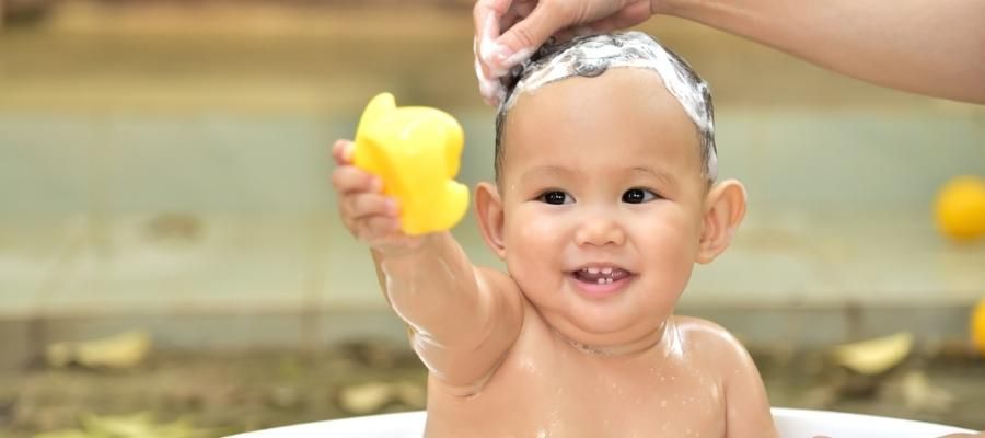 Bebek Şampuanı İçeriği ve Cilde Zarar Vermeyen Seçenekler