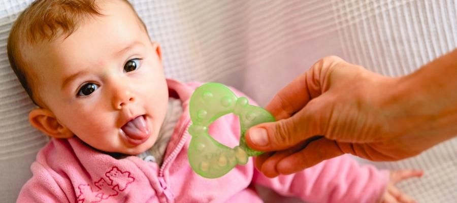 Diş Kaşıyıcı Kullanımının Bebeklere Faydaları