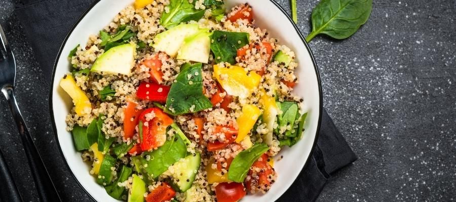 Kinoa Salatasının Besin Değerleri ve Sağlık Faydaları