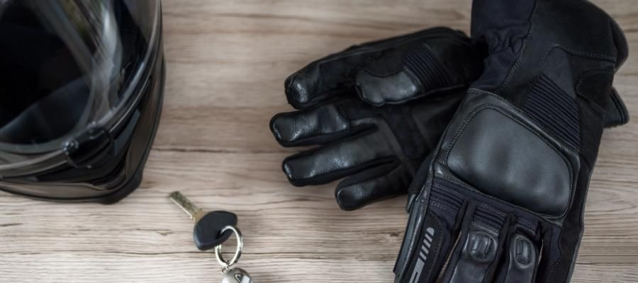 Soğuk Havalarda Motosiklet Sürüş Güvenliğinizi Artıracak Ekipmanlar