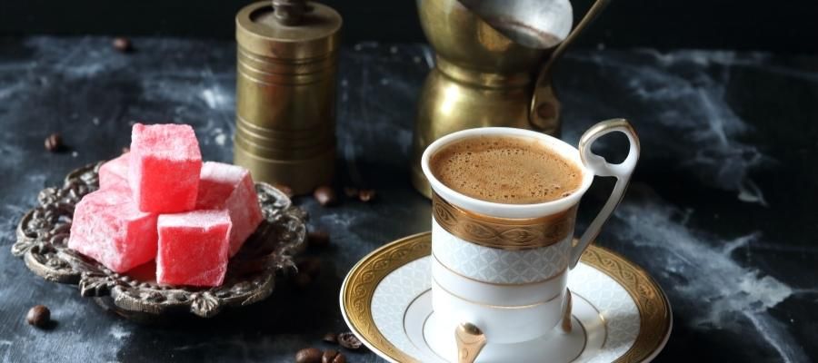 Türk Kahvesinin Yanında Ne İkram Edilir?