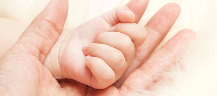Yeni Doğan Bebeklerde Tırnak Bakımı Yaparken Nelere Dikkat Edilmelidir?